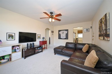 New to market! Second-floor 2-bedroom garden-style co-op - photo 7