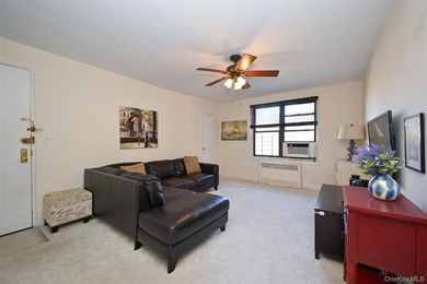 New to market! Second-floor 2-bedroom garden-style co-op - photo 8