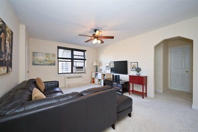New to market! Second-floor 2-bedroom garden-style co-op - photo 10