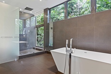 This spectacular property in Key Biscayne offers a luxurious and - photo 33