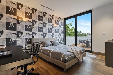 This spectacular property in Key Biscayne offers a luxurious and - photo 35
