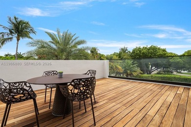 This spectacular property in Key Biscayne offers a luxurious and - photo 37