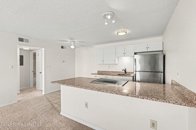 Light, bright with modern touches! This one-bedroom, second - photo 6