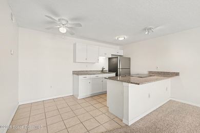 Light, bright with modern touches! This one-bedroom, second - photo 7