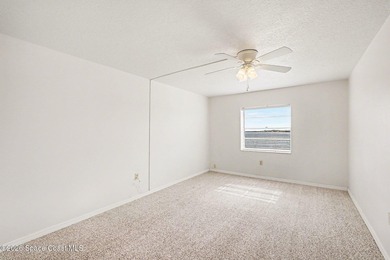 Light, bright with modern touches! This one-bedroom, second - photo 9