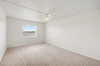 Light, bright with modern touches! This one-bedroom, second - photo 10
