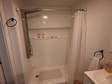 Great opportunity for a first-time homebuyer! This 2-bedroom - photo 14