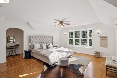 Originally built as a carriage house for the historic Oak Tree - photo 19