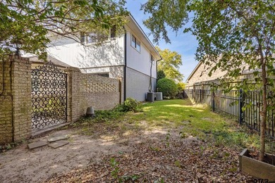 WELCOME TO LIFE IN EMERALD BAY! Situated on a spacious corner - photo 29