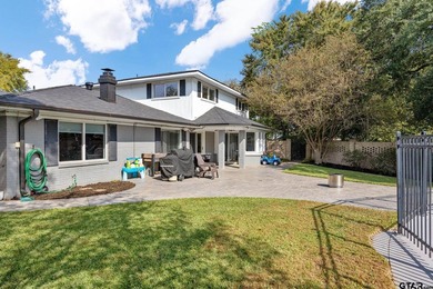 WELCOME TO LIFE IN EMERALD BAY! Situated on a spacious corner - photo 32