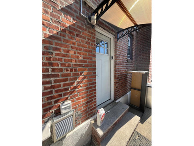 Four-bedroom, 1.5-bath brick Colonial in a prime location just - photo 32