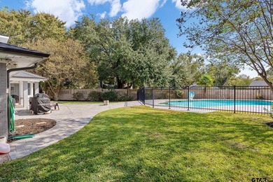 WELCOME TO LIFE IN EMERALD BAY! Situated on a spacious corner - photo 33