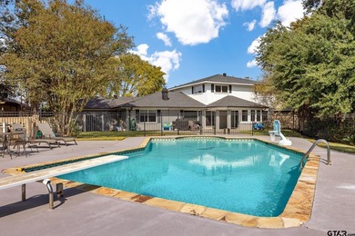 WELCOME TO LIFE IN EMERALD BAY! Situated on a spacious corner - photo 34