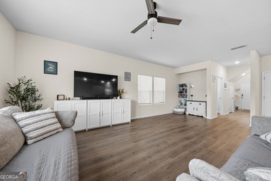 Beautiful 4-bedroom, 2.5-bath home overlooking a peaceful pond! - photo 9