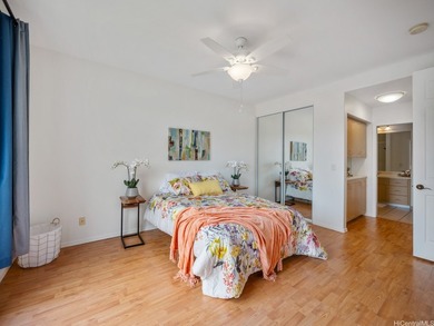 This beautifully situated 2-bed, 2-bath condo offers 1,056 sq ft - photo 11