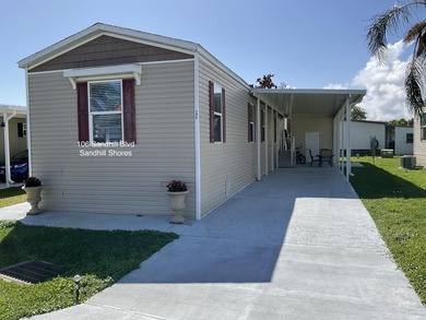 Beautiful 3-bedroom, 2-bath home sits in the popular 55+ - photo 1