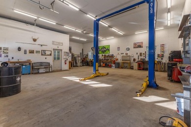 Versatile and well-maintained 1,500 sq. ft. heated garage - photo 13