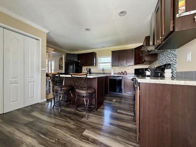 Beautiful 3-bedroom, 2-bath home sits in the popular 55+ - photo 6