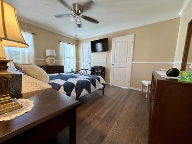 Beautiful 3-bedroom, 2-bath home sits in the popular 55+ - photo 8