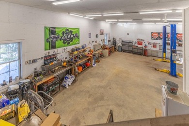 Versatile and well-maintained 1,500 sq. ft. heated garage - photo 20