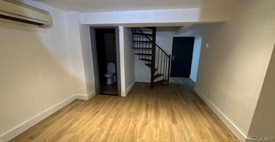 This multi-unit, eight-family-style home features 10 Bedrooms - photo 21