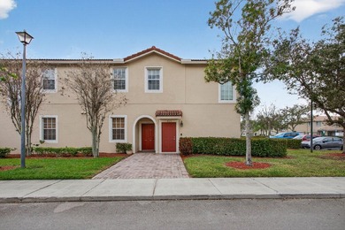 Welcome home to Paradise! Beautifully appointed 3 bedroom, 2 - photo 2