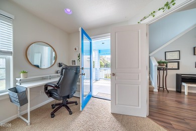 Stunning beach home with 3 gorgeous levels featuring a full bed - photo 14