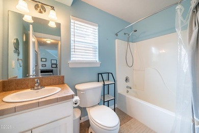 Stunning beach home with 3 gorgeous levels featuring a full bed - photo 16