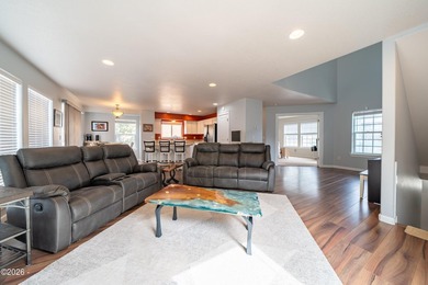 Stunning beach home with 3 gorgeous levels featuring a full bed - photo 19