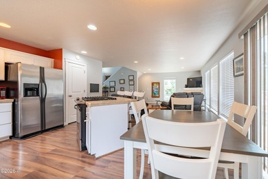 Stunning beach home with 3 gorgeous levels featuring a full bed - photo 23