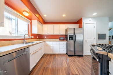 Stunning beach home with 3 gorgeous levels featuring a full bed - photo 24