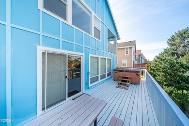 Stunning beach home with 3 gorgeous levels featuring a full bed - photo 28