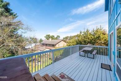 Stunning beach home with 3 gorgeous levels featuring a full bed - photo 29