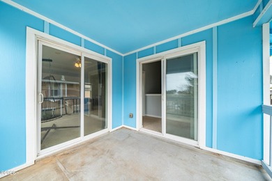 Stunning beach home with 3 gorgeous levels featuring a full bed - photo 34