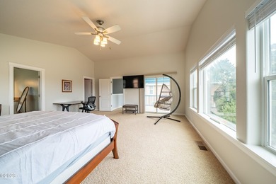 Stunning beach home with 3 gorgeous levels featuring a full bed - photo 38