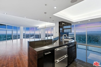 Welcome to the crown jewel of Marina Pointe Drive! An - photo 3