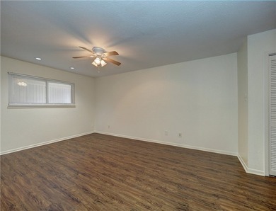 LOOKING FOR A GREAT CONDO UNDER $200K???? Step into this - photo 10