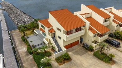 Experience luxury waterfront living with breathtaking panoramic - photo 11
