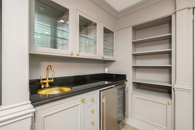 Experience luxury waterfront living with breathtaking panoramic - photo 20