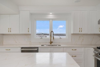 Experience luxury waterfront living with breathtaking panoramic - photo 27