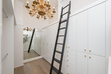 Experience luxury waterfront living with breathtaking panoramic - photo 38