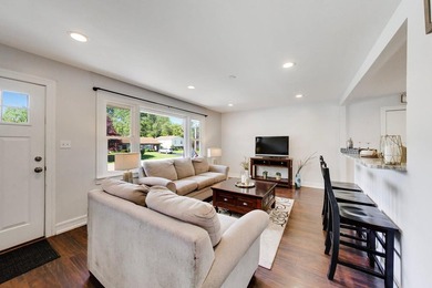 Welcome to this beautifully maintained 4-bedroom, 2-bath home - photo 5