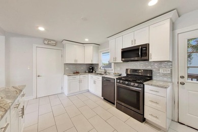 Welcome to this beautifully maintained 4-bedroom, 2-bath home - photo 9