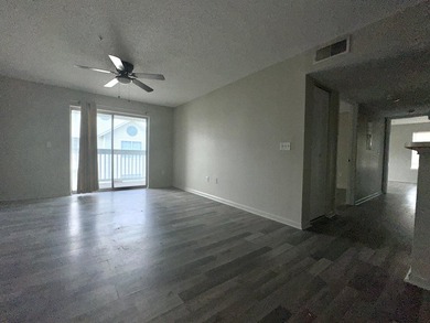 Lowest Priced 3rd Floor 2 bed / 2 bath, move in ready unit is - photo 5