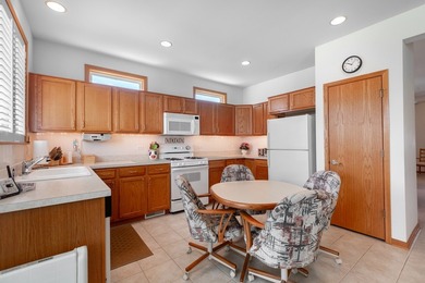 Buying a home in Sun City isn't just a home ... it's an entire - photo 6