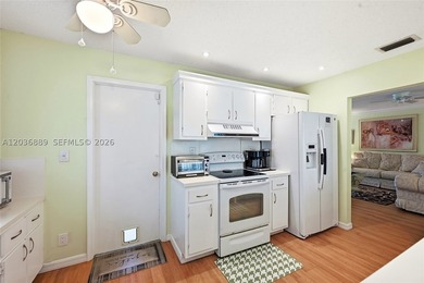 Beautifully landscaped corner lot with lots of Palm Trees & - photo 22