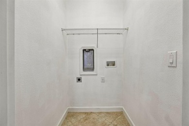 Welcome to this beautifully maintained 5-bedroom, 3.5-bath home - photo 22