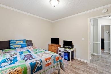 Welcome home to this beautifully maintained 3-bedroom, 2-bath - photo 23