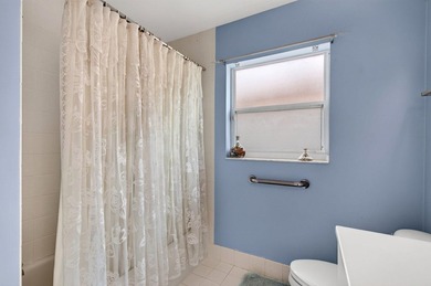 Welcome to this charming 3-bedroom, 2-bathroom single-family - photo 43