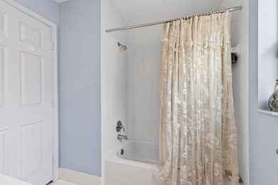 Welcome to this charming 3-bedroom, 2-bathroom single-family - photo 45